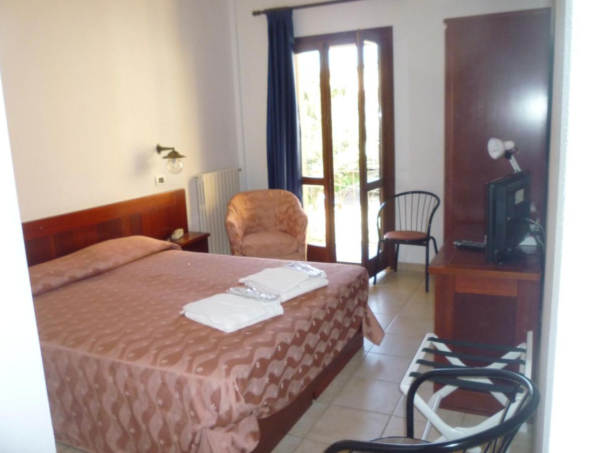 Hotel L'Ancora Santa Teresa Gallura Luaran gambar