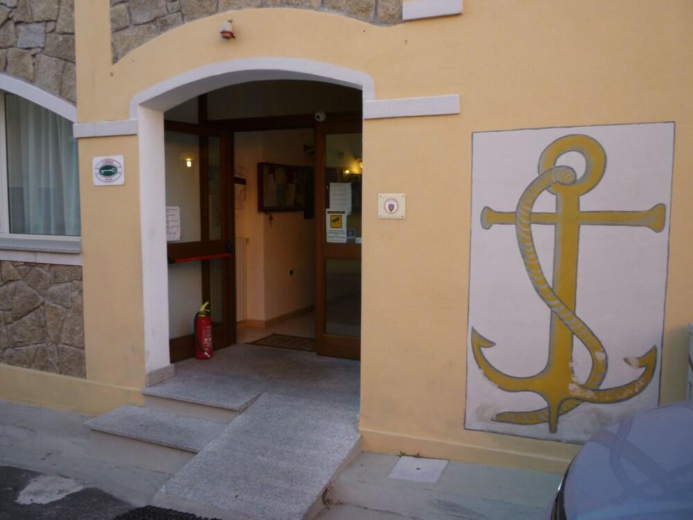 Hotel L'Ancora Santa Teresa Gallura Luaran gambar